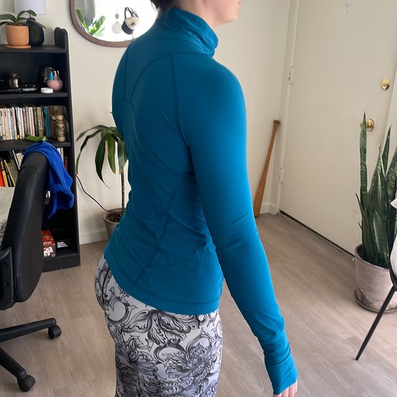 lululemon - Picture 2 of 4